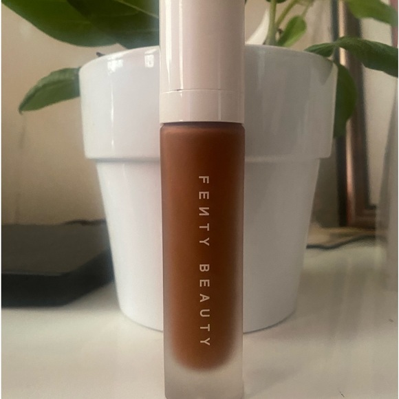 FENTY BEAUTY BY RIHANNA - Picture 1 of 3
